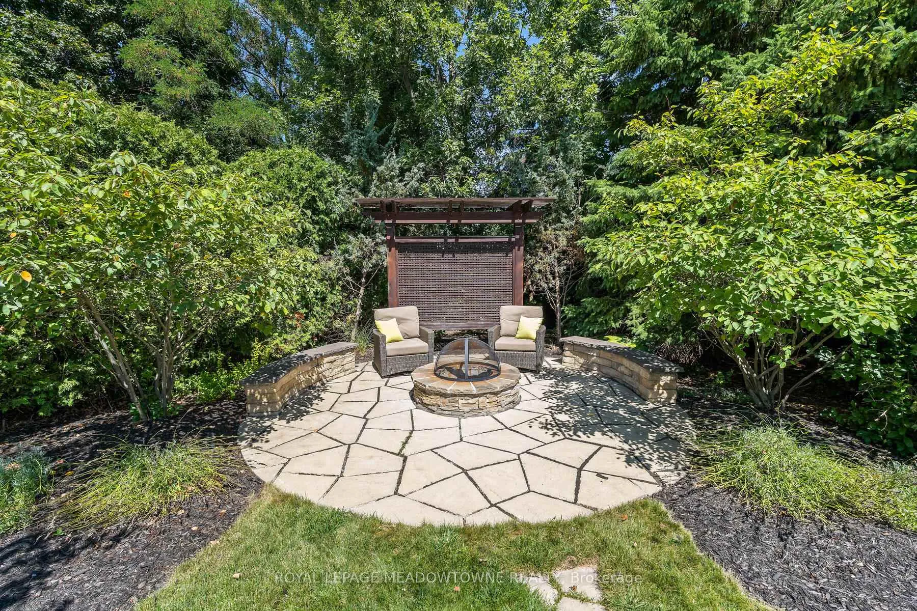 Photo 35 of 25 Hillside Drive, Halton Hills, Georgetown — HOMEH