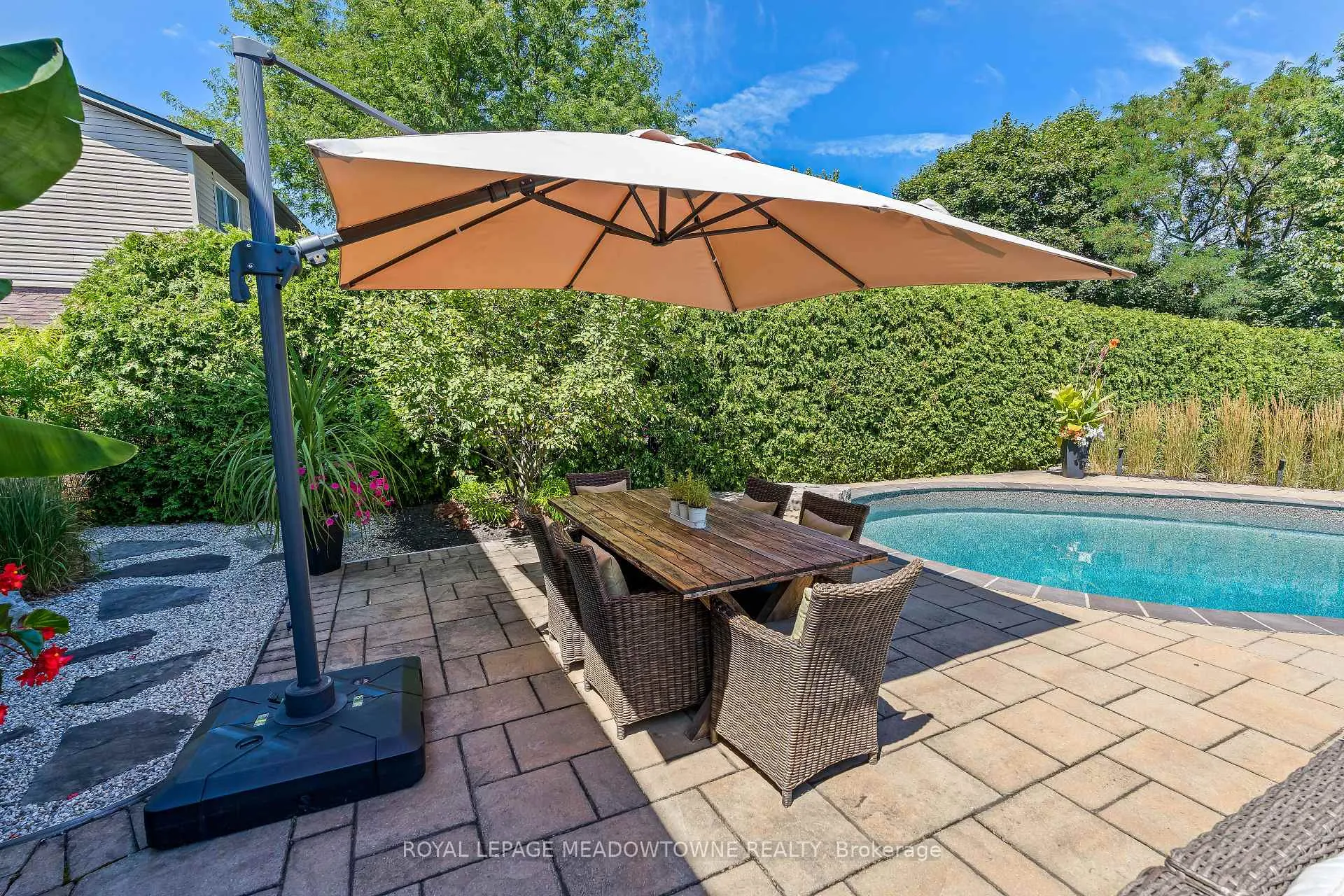 Photo 42 of 25 Hillside Drive, Halton Hills, Georgetown — HOMEH