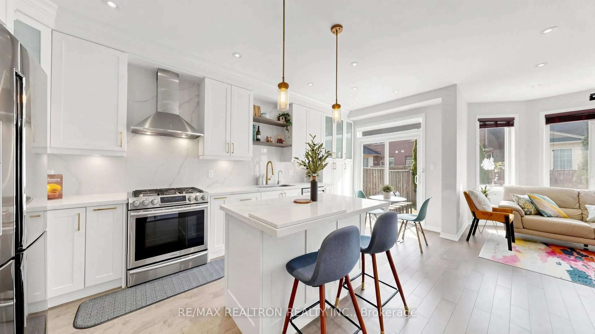 Photo 2 of 3 Magnotta Road, Markham, Cachet — HOMEH