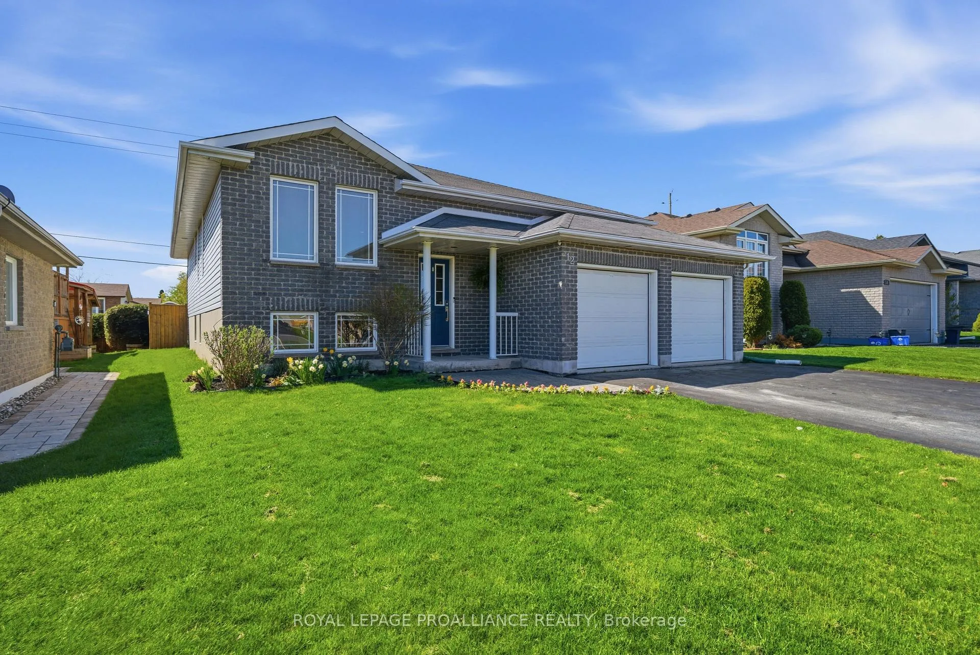 Photo 2 of 12 Ridgeview Lane, Quinte West, Sidney Ward — HOMEH