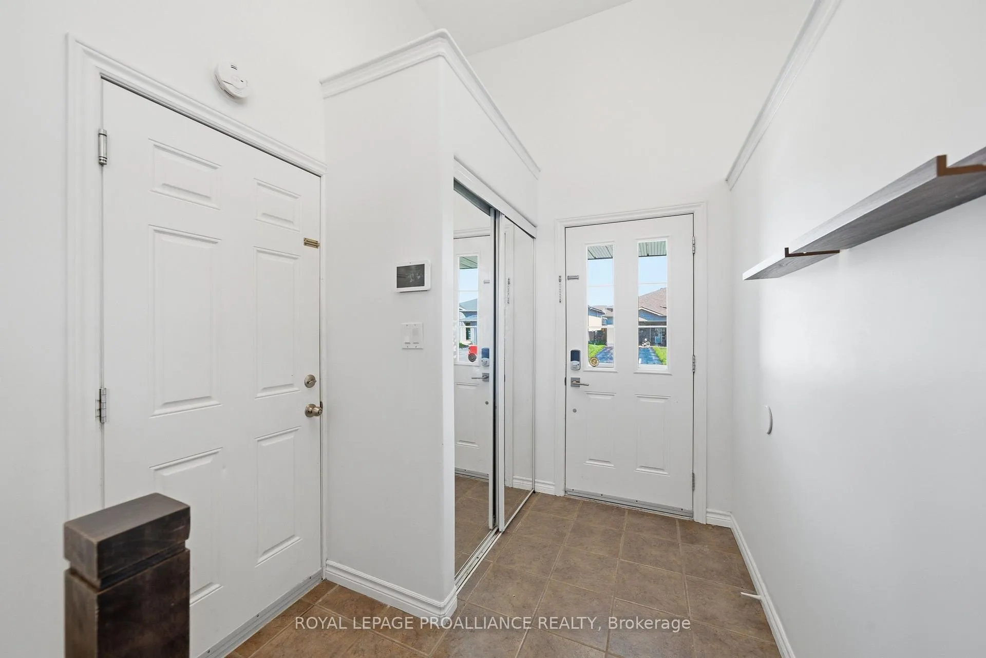 Photo 4 of 12 Ridgeview Lane, Quinte West, Sidney Ward — HOMEH