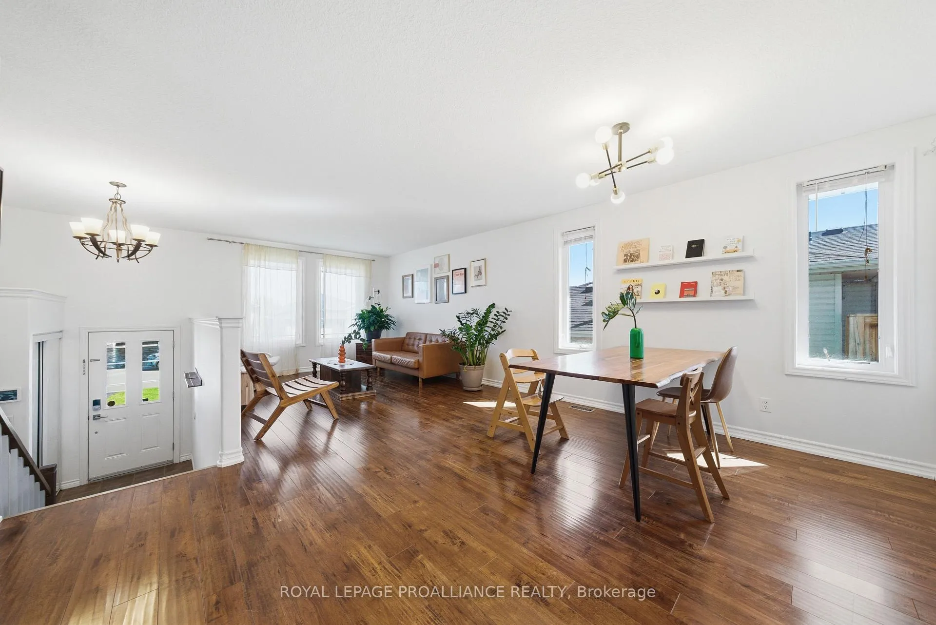 Photo 5 of 12 Ridgeview Lane, Quinte West, Sidney Ward — HOMEH