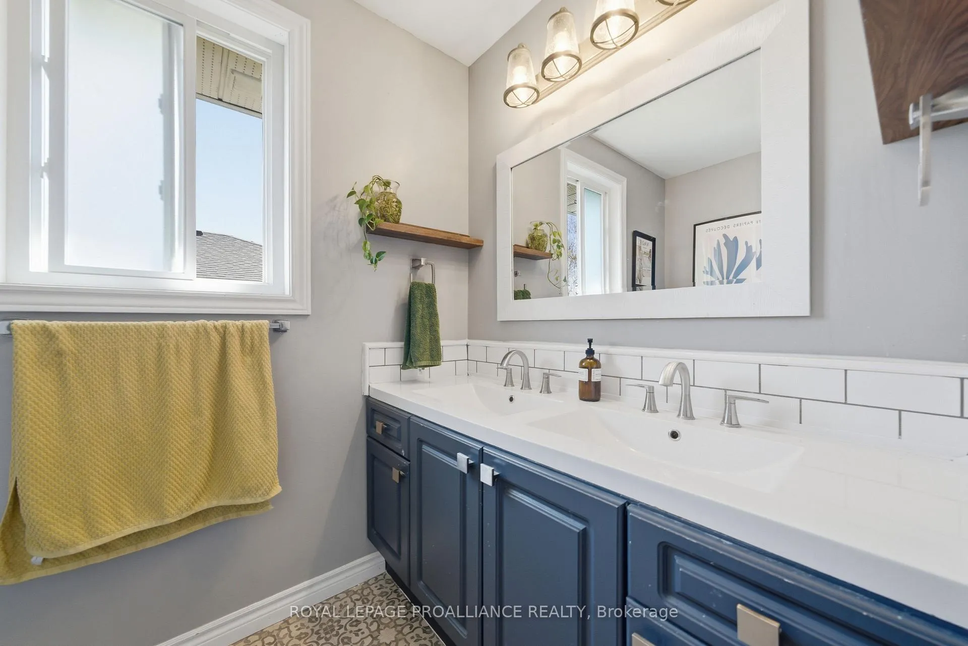 Photo 17 of 12 Ridgeview Lane, Quinte West, Sidney Ward — HOMEH