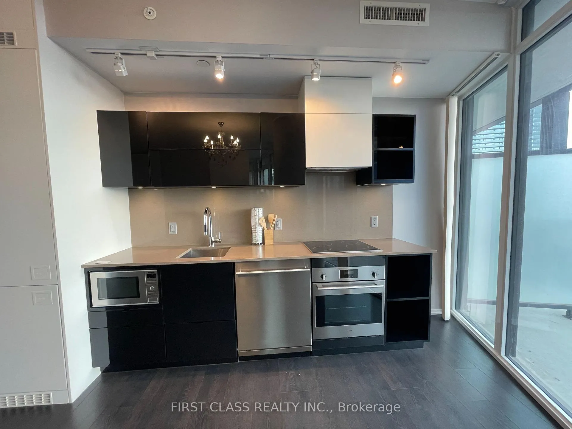 Photo 6 of Unit 1402, 125 Peter Street, Toronto, Waterfront Communities — HOMEH