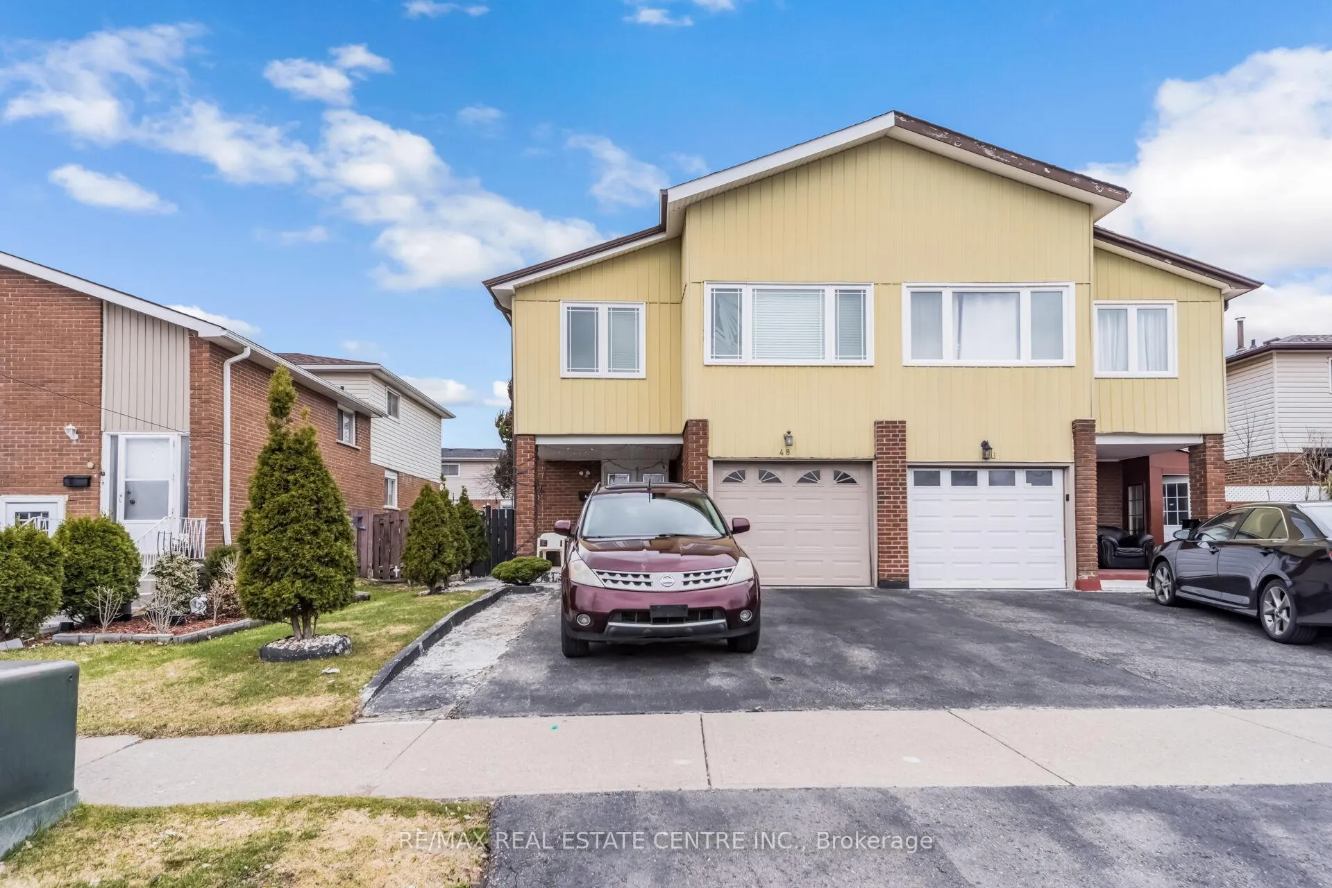 Photo 2 of 48 Horne Drive, Brampton, Brampton North — HOMEH