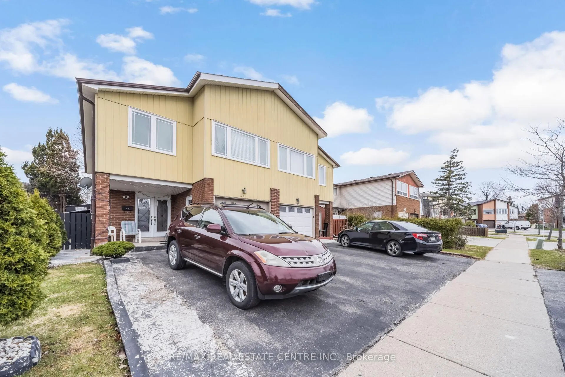 Photo 3 of 48 Horne Drive, Brampton, Brampton North — HOMEH