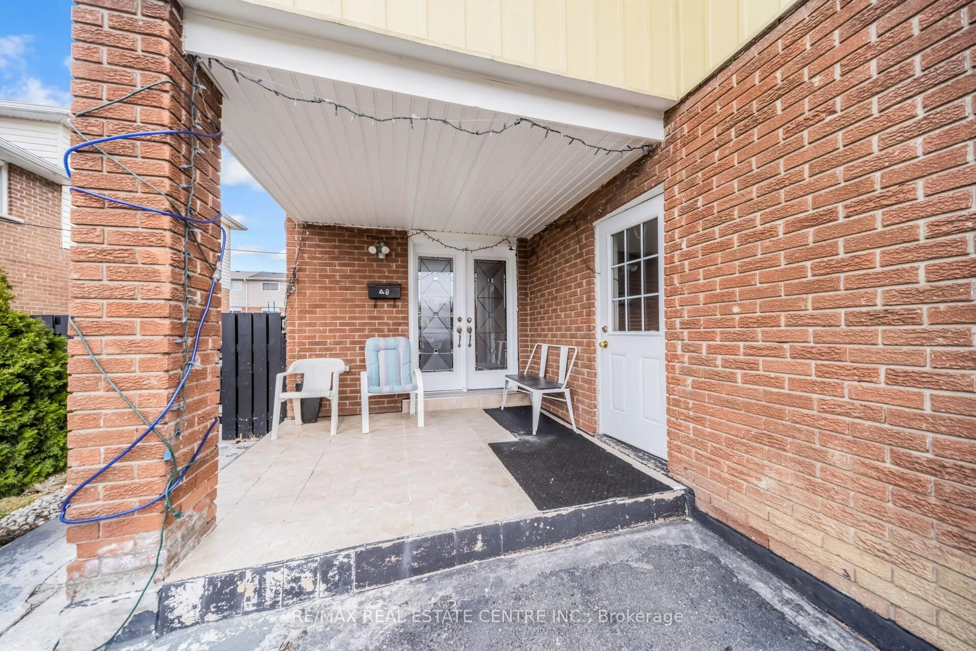 Photo 4 of 48 Horne Drive, Brampton, Brampton North — HOMEH