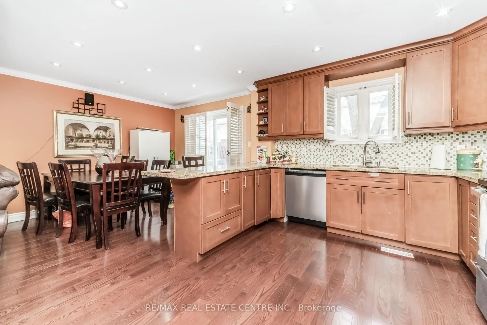 Photo 11 of 48 Horne Drive, Brampton, Brampton North — HOMEH