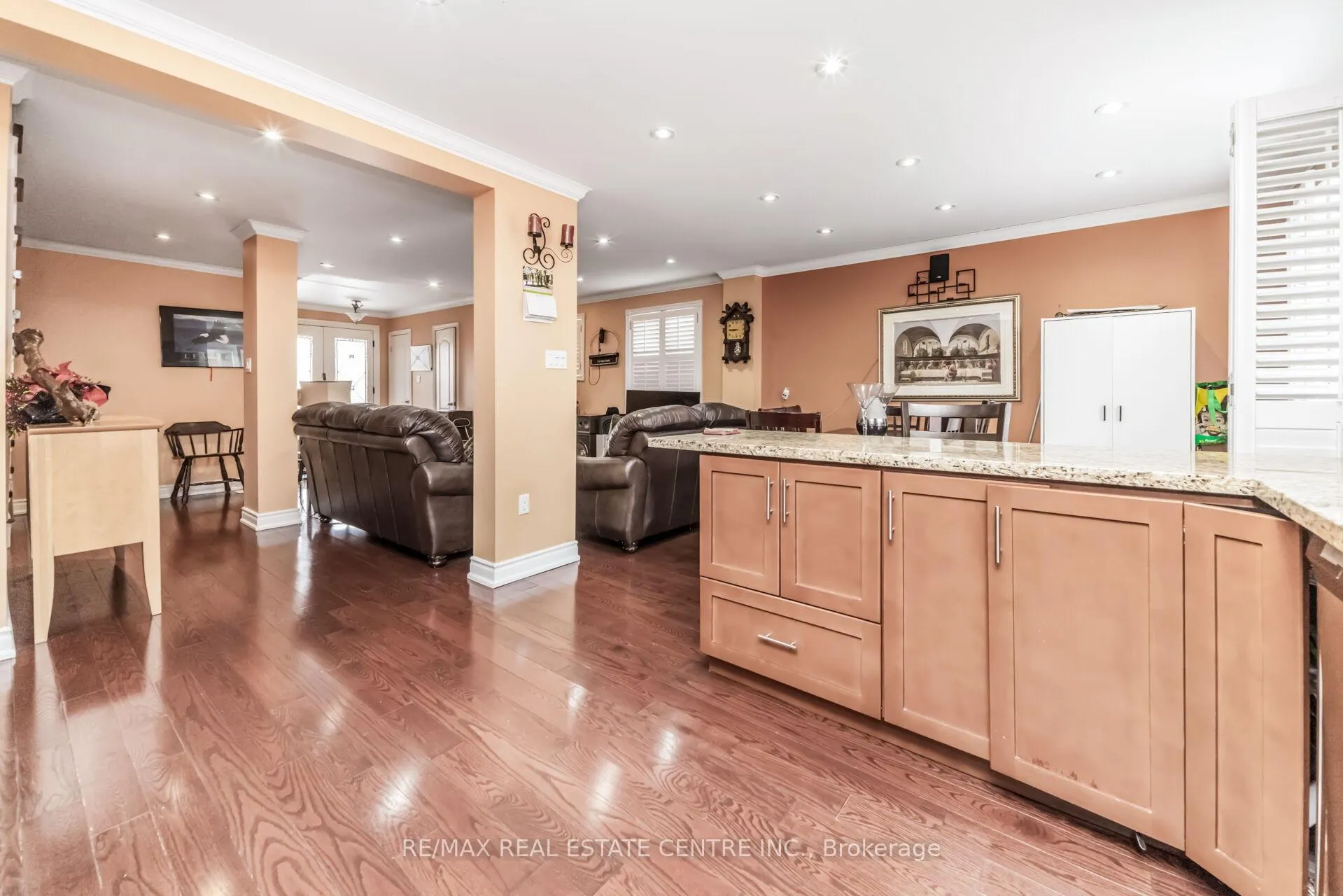 Photo 13 of 48 Horne Drive, Brampton, Brampton North — HOMEH