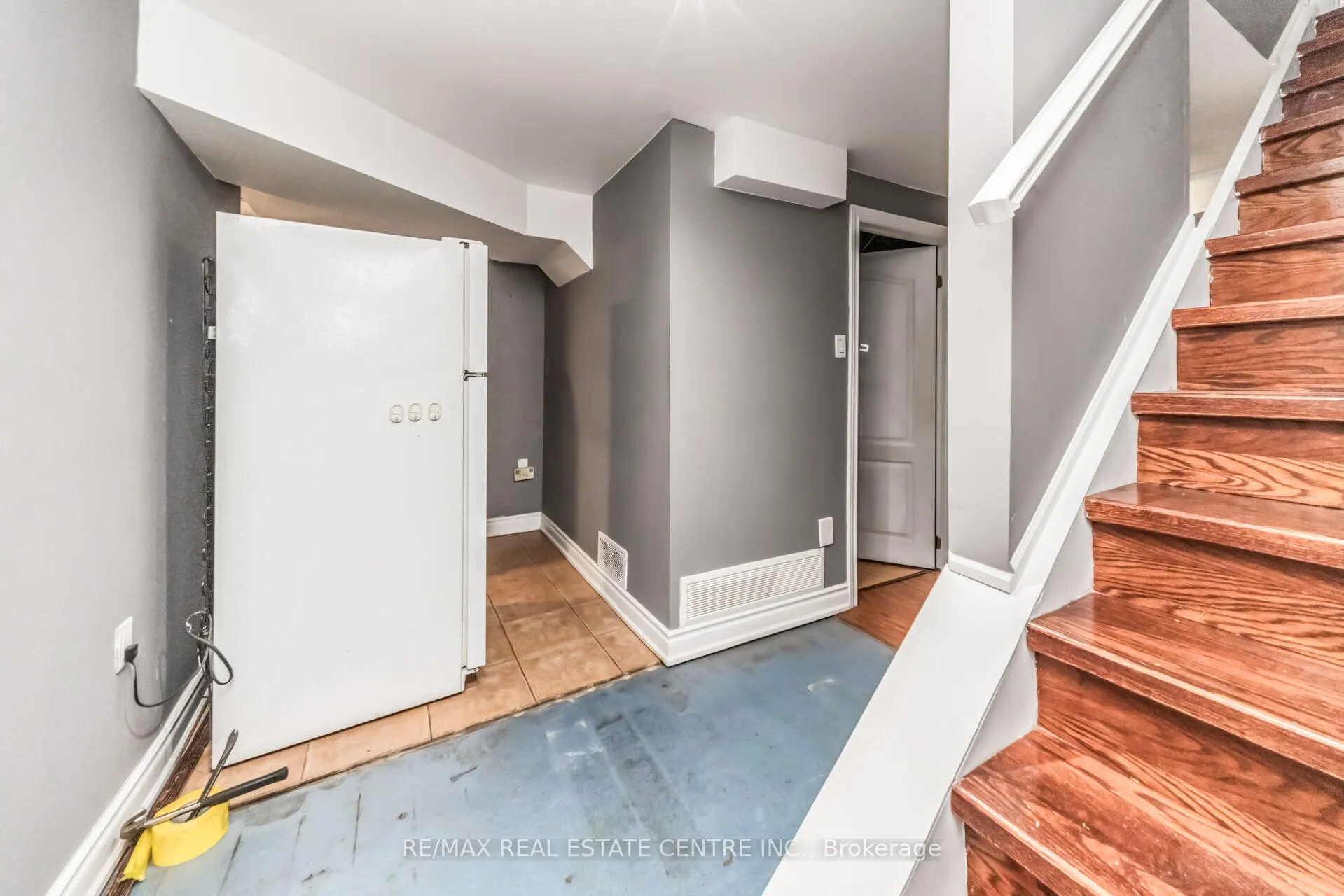 Photo 31 of 48 Horne Drive, Brampton, Brampton North — HOMEH