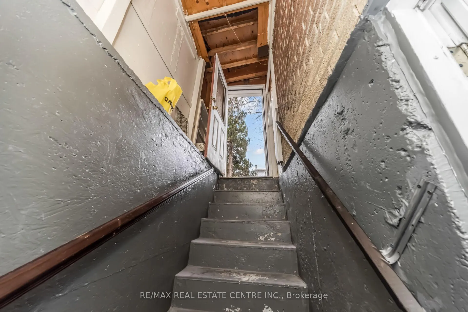 Photo 42 of 48 Horne Drive, Brampton, Brampton North — HOMEH