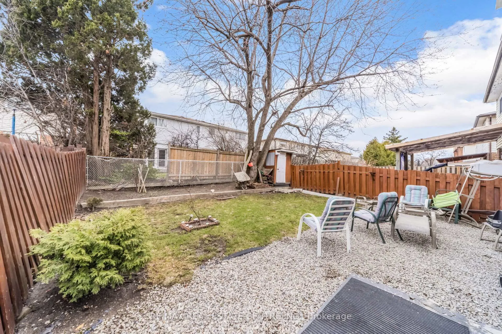Photo 44 of 48 Horne Drive, Brampton, Brampton North — HOMEH