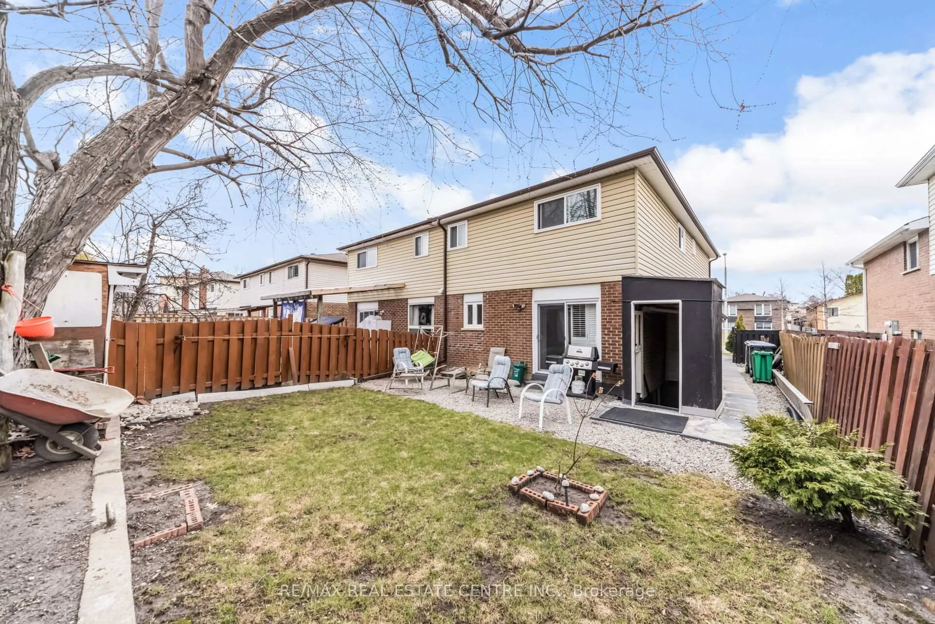 Photo 45 of 48 Horne Drive, Brampton, Brampton North — HOMEH
