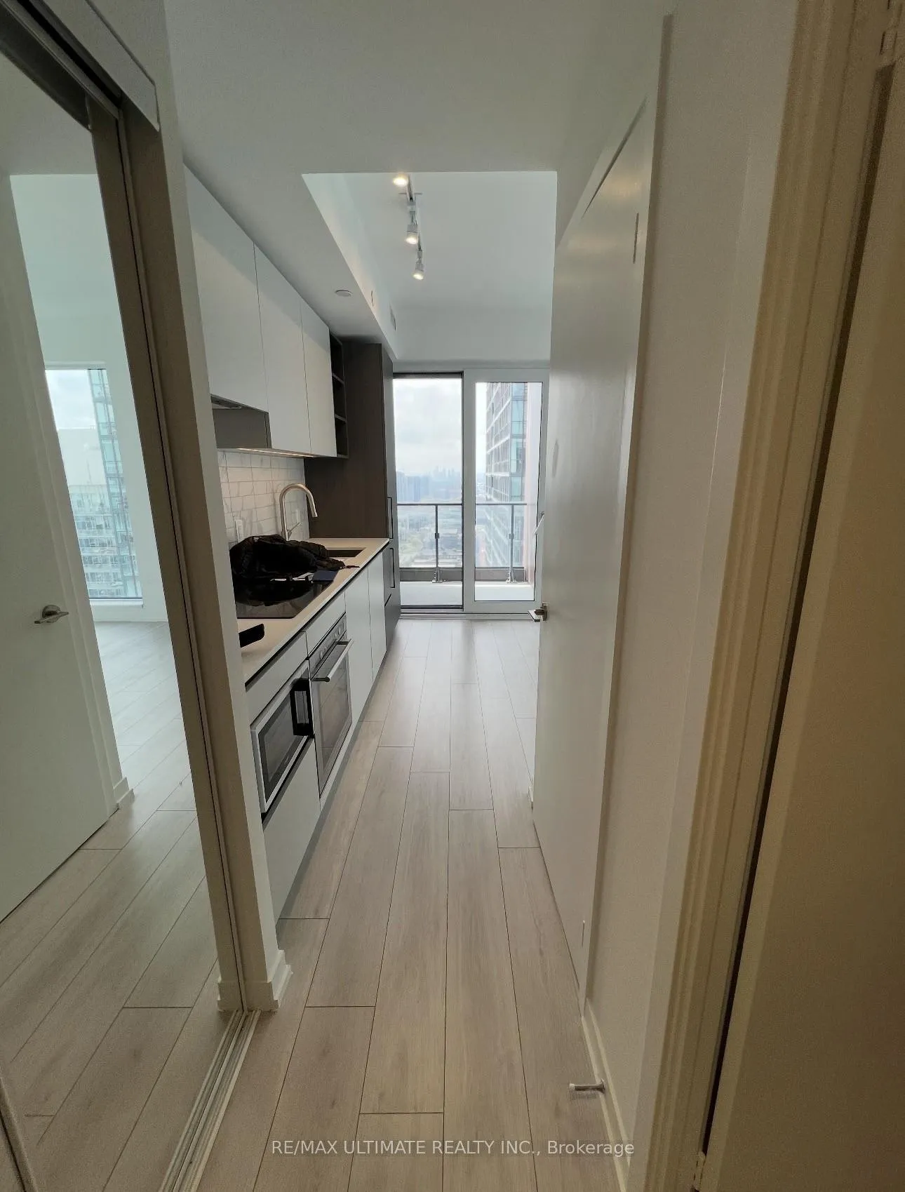 Photo 2 of Unit 4105, 55 Mercer Street, Toronto, Waterfront Communities — HOMEH