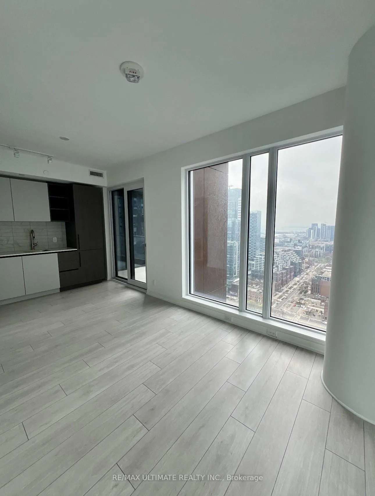 Photo 4 of Unit 4105, 55 Mercer Street, Toronto, Waterfront Communities — HOMEH