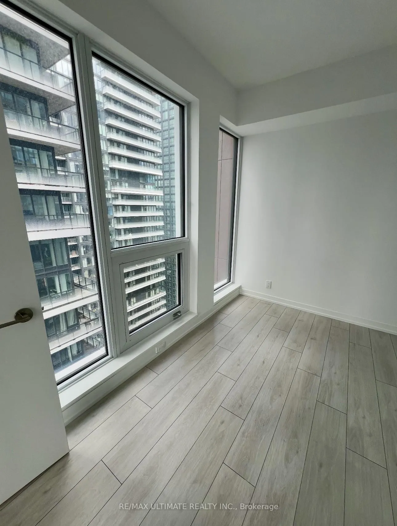 Photo 10 of Unit 4105, 55 Mercer Street, Toronto, Waterfront Communities — HOMEH