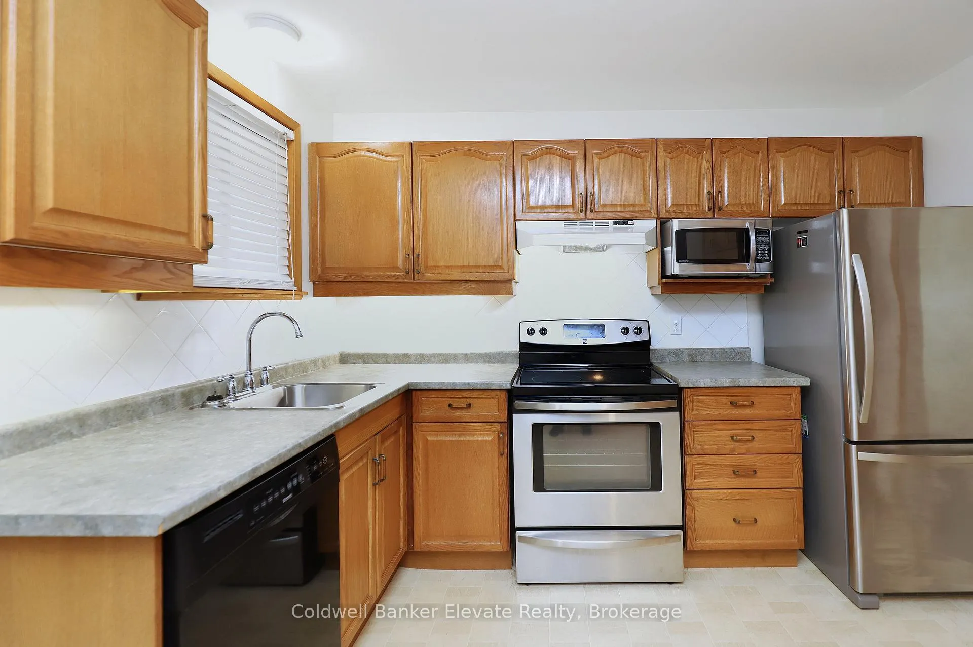 Photo 15 of 87 Mancroft Crescent, Brampton, Central Park — HOMEH
