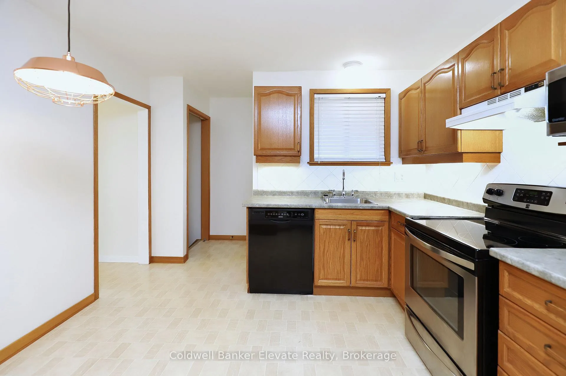 Photo 16 of 87 Mancroft Crescent, Brampton, Central Park — HOMEH