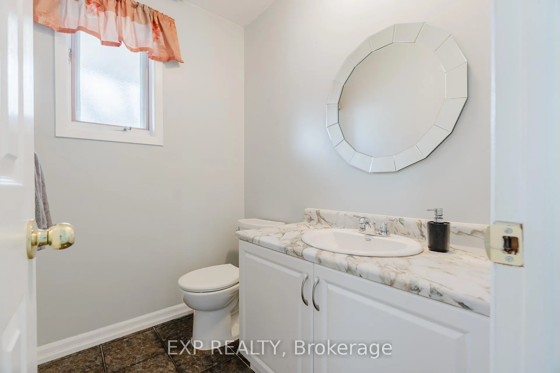 Photo 4 of 378 Valade Crescent, Ottawa, Fallingbrook/Pineridge — HOMEH