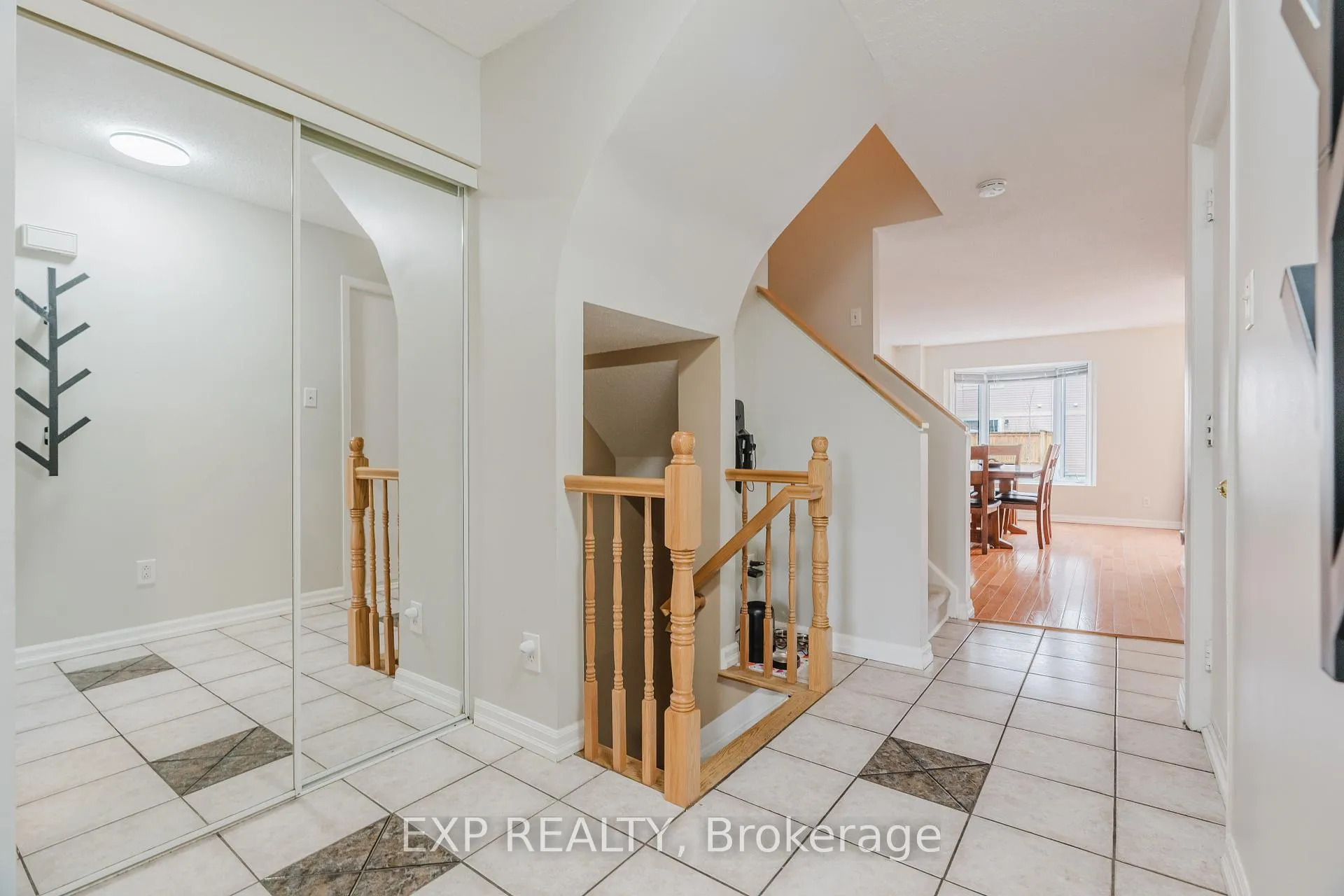 Photo 5 of 378 Valade Crescent, Ottawa, Fallingbrook/Pineridge — HOMEH