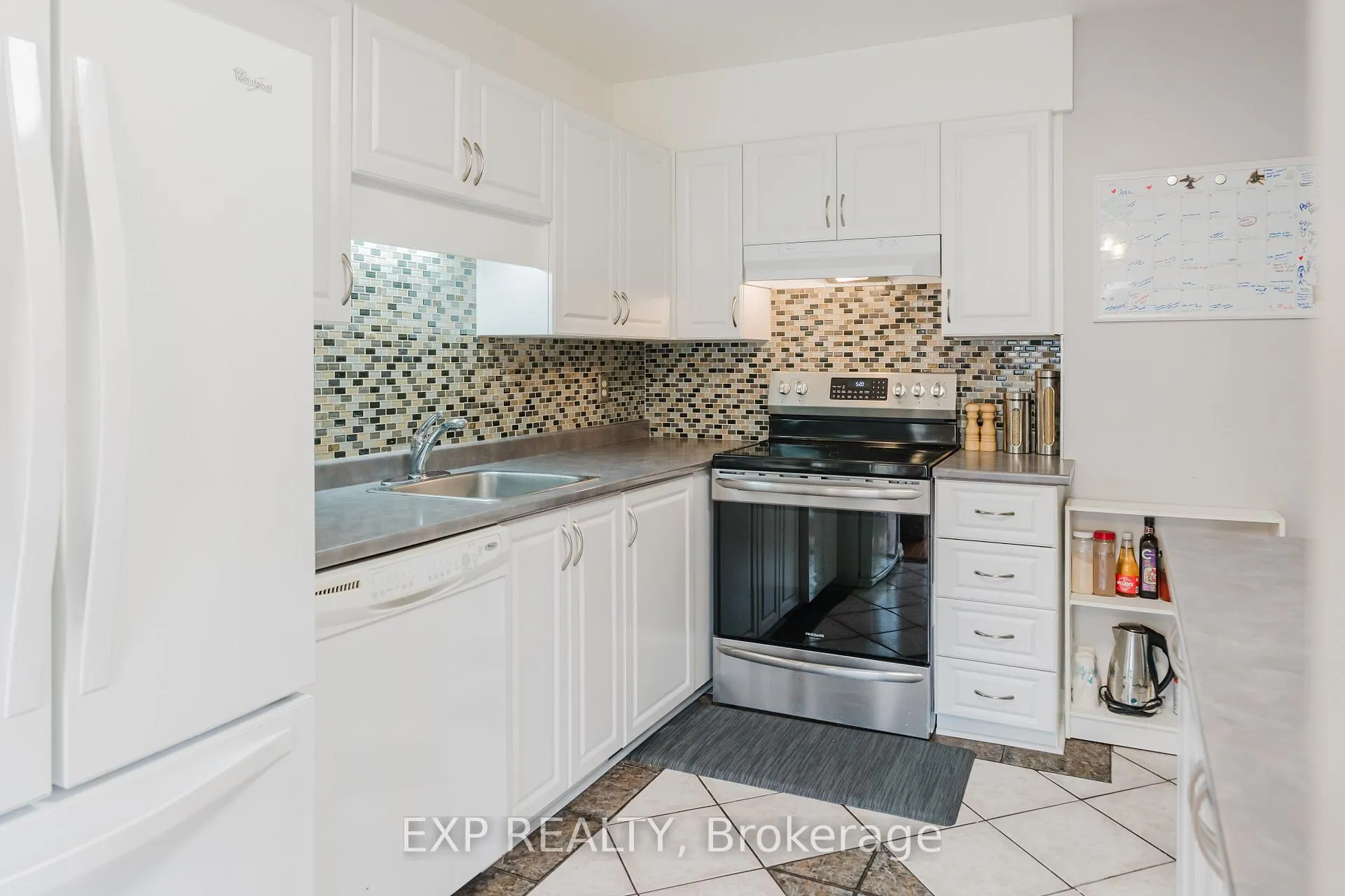 Photo 15 of 378 Valade Crescent, Ottawa, Fallingbrook/Pineridge — HOMEH