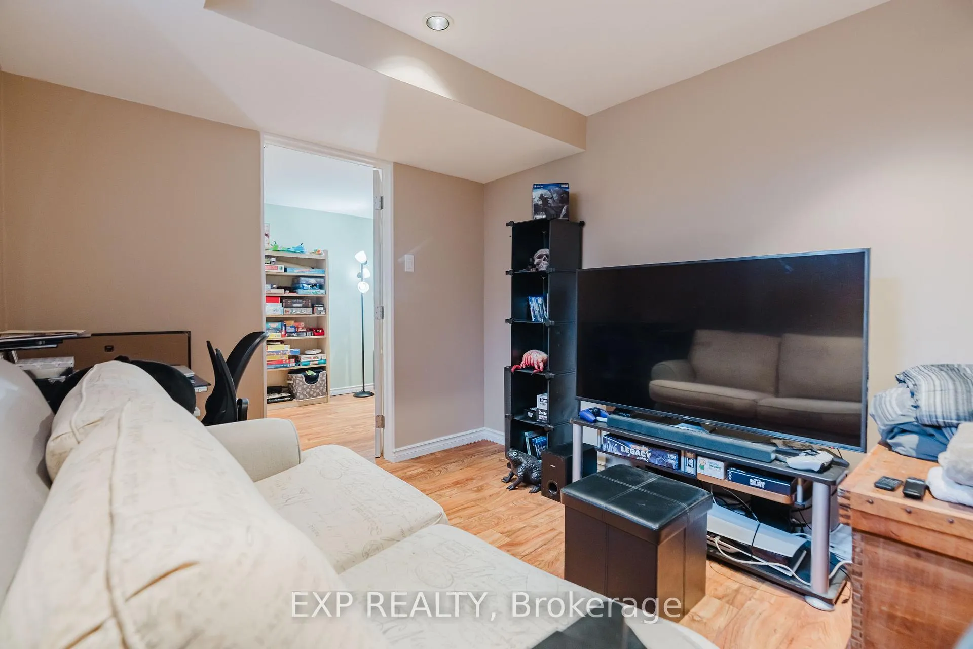 Photo 35 of 378 Valade Crescent, Ottawa, Fallingbrook/Pineridge — HOMEH