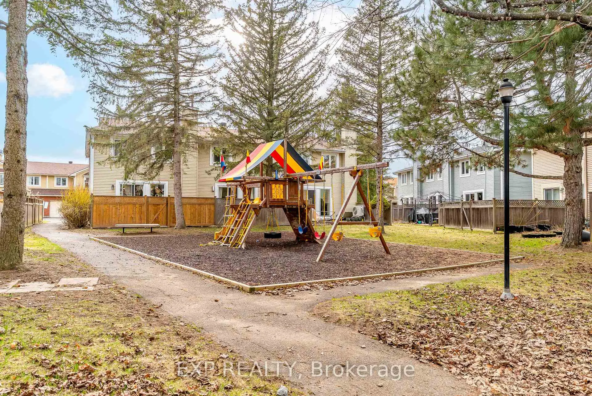 Photo 39 of 378 Valade Crescent, Ottawa, Fallingbrook/Pineridge — HOMEH