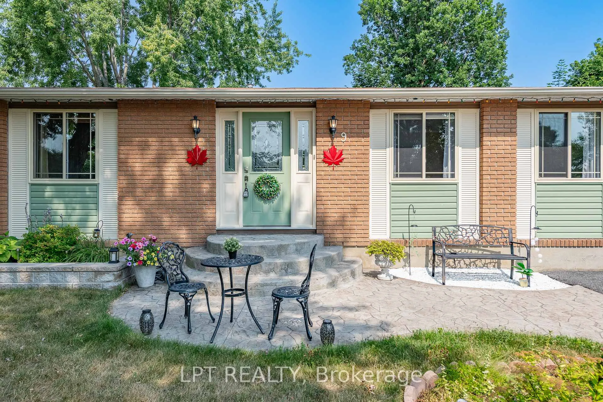 Photo 2 of 9 Dallaire Crescent, Ottawa, Richmond — HOMEH