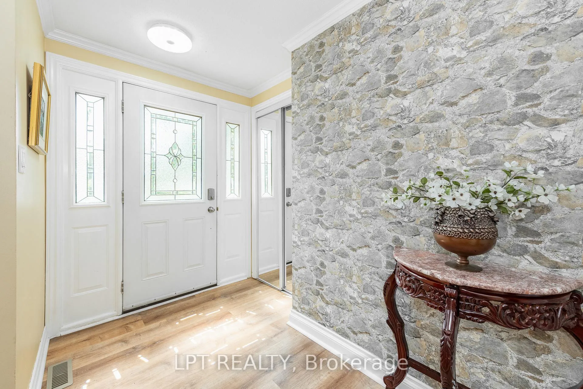 Photo 3 of 9 Dallaire Crescent, Ottawa, Richmond — HOMEH