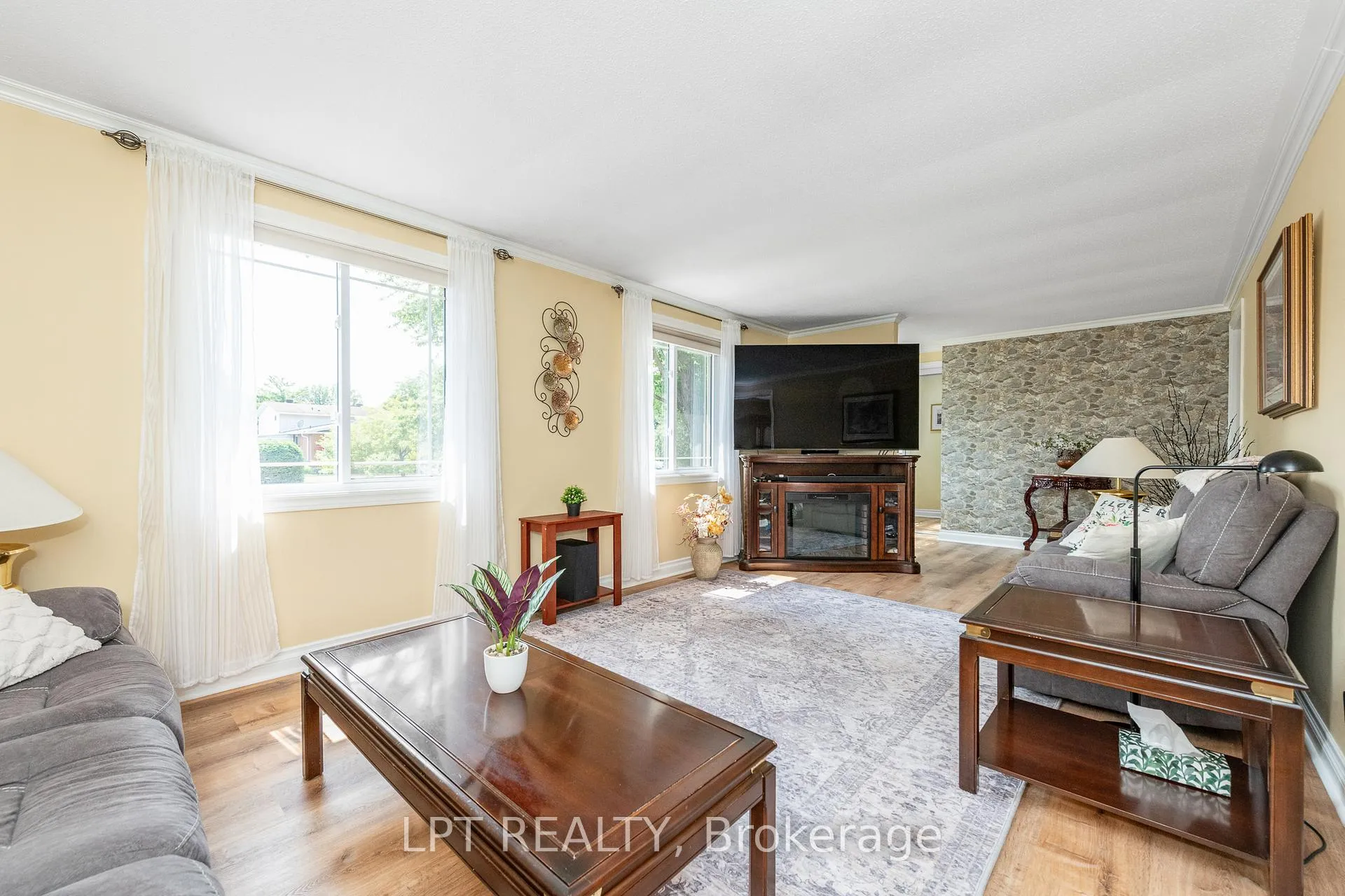 Photo 4 of 9 Dallaire Crescent, Ottawa, Richmond — HOMEH