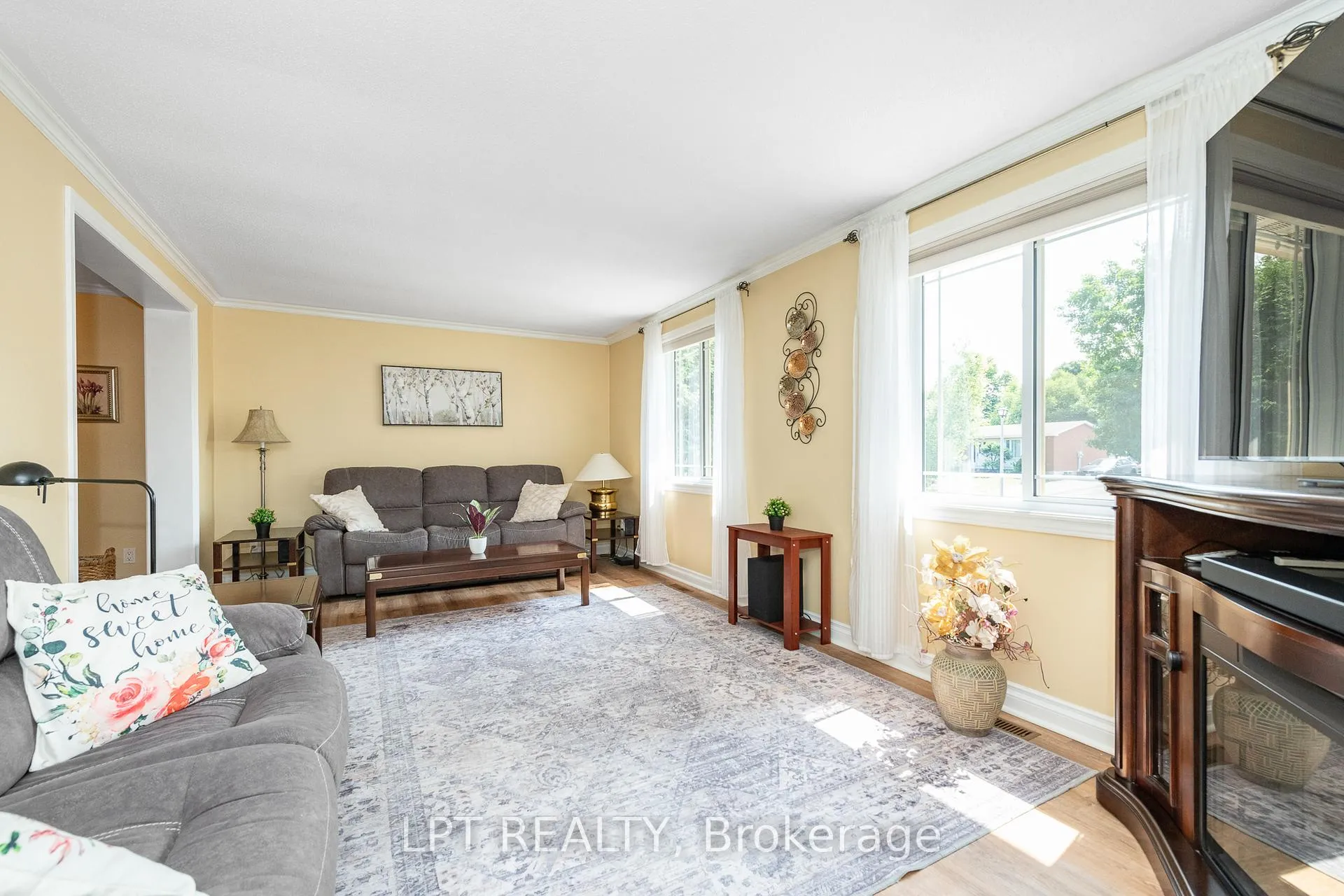 Photo 5 of 9 Dallaire Crescent, Ottawa, Richmond — HOMEH