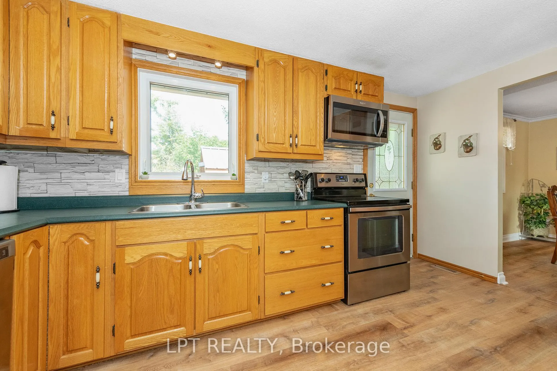 Photo 7 of 9 Dallaire Crescent, Ottawa, Richmond — HOMEH
