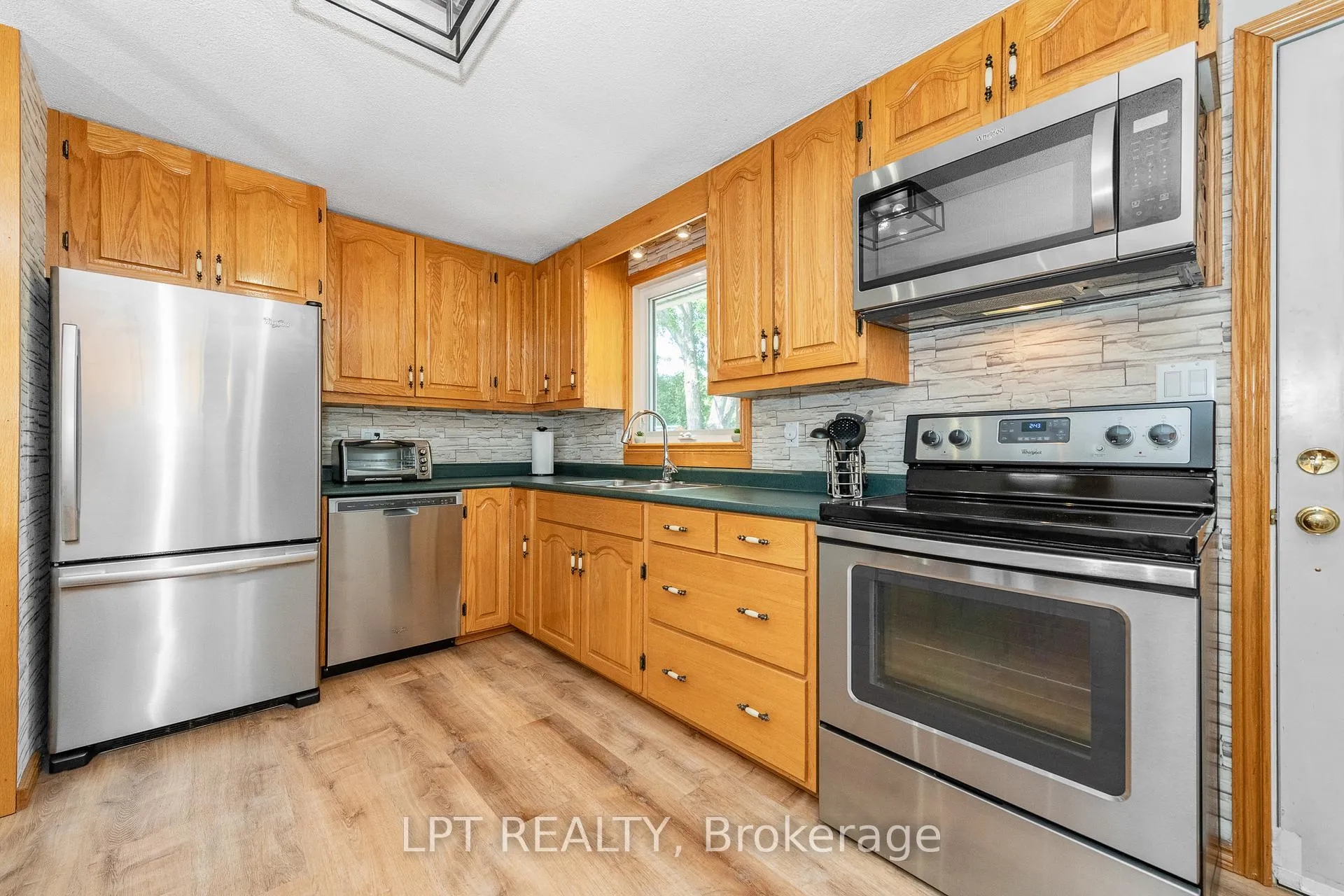 Photo 8 of 9 Dallaire Crescent, Ottawa, Richmond — HOMEH