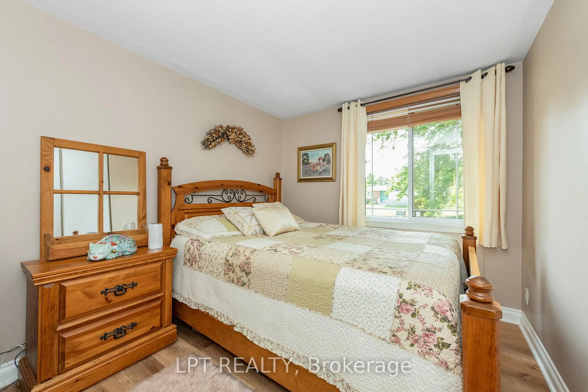 Photo 10 of 9 Dallaire Crescent, Ottawa, Richmond — HOMEH
