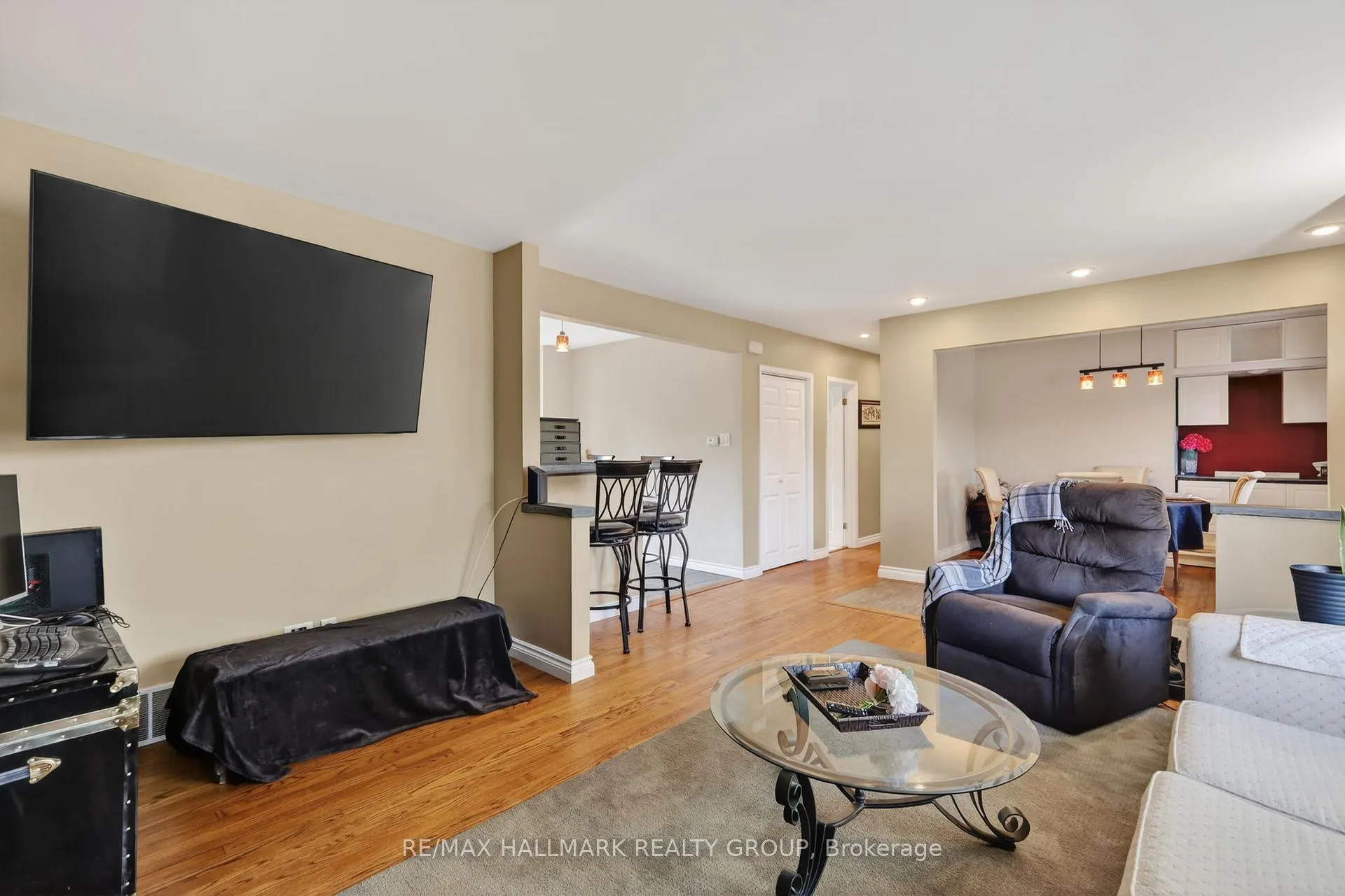 Photo 11 of 1317 Avenue Q, Ottawa, Eastway Gardens/Industrial Park — HOMEH