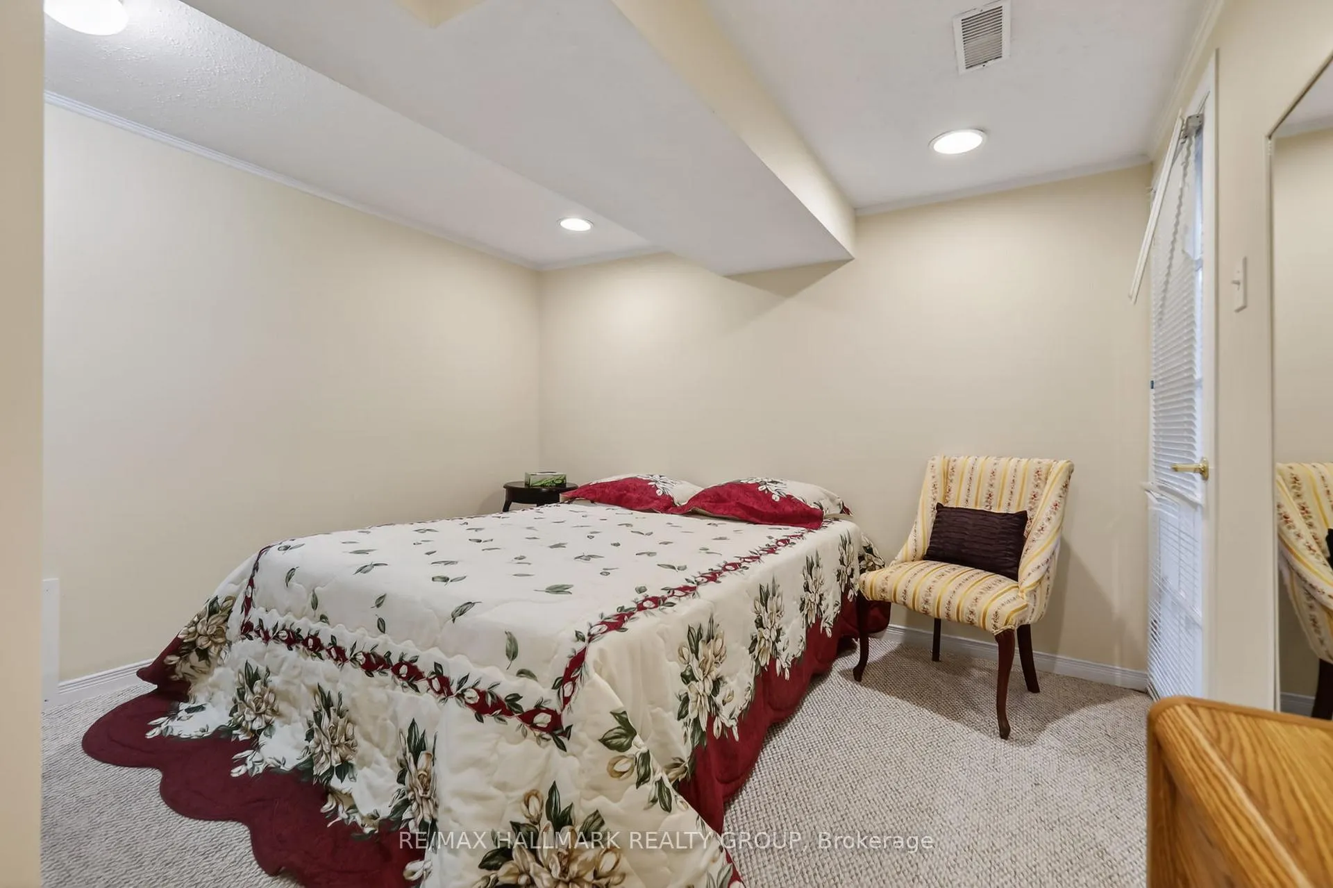 Photo 32 of 1317 Avenue Q, Ottawa, Eastway Gardens/Industrial Park — HOMEH