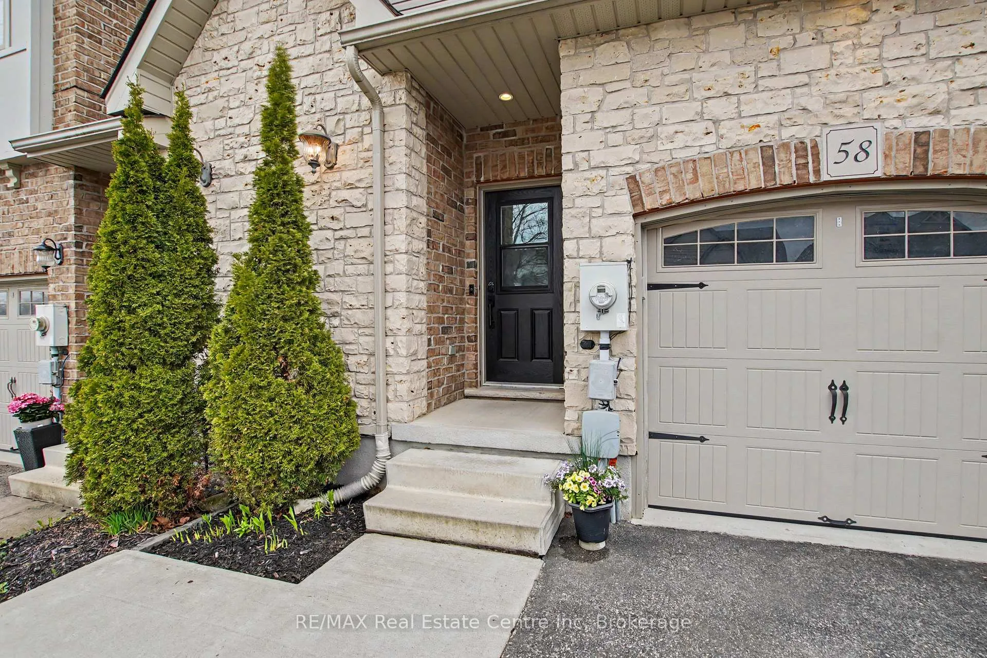 Photo 2 of 58 Curzon Crescent, Guelph, Willow West/Sugarbush/West Acres — HOMEH