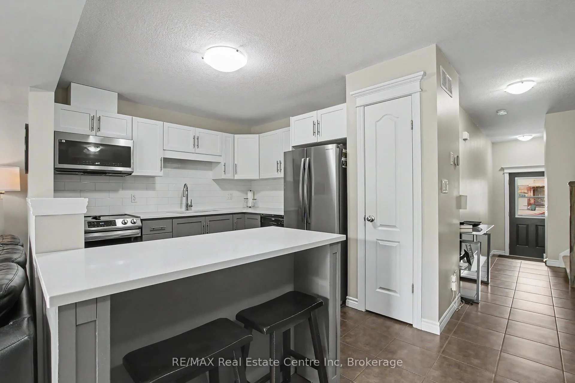 Photo 4 of 58 Curzon Crescent, Guelph, Willow West/Sugarbush/West Acres — HOMEH