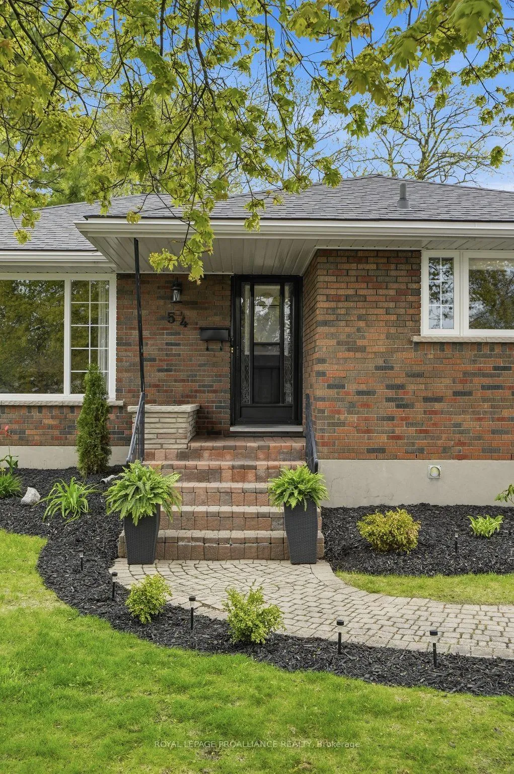 Photo 3 of 54 Craig Street, Belleville, Belleville Ward — HOMEH