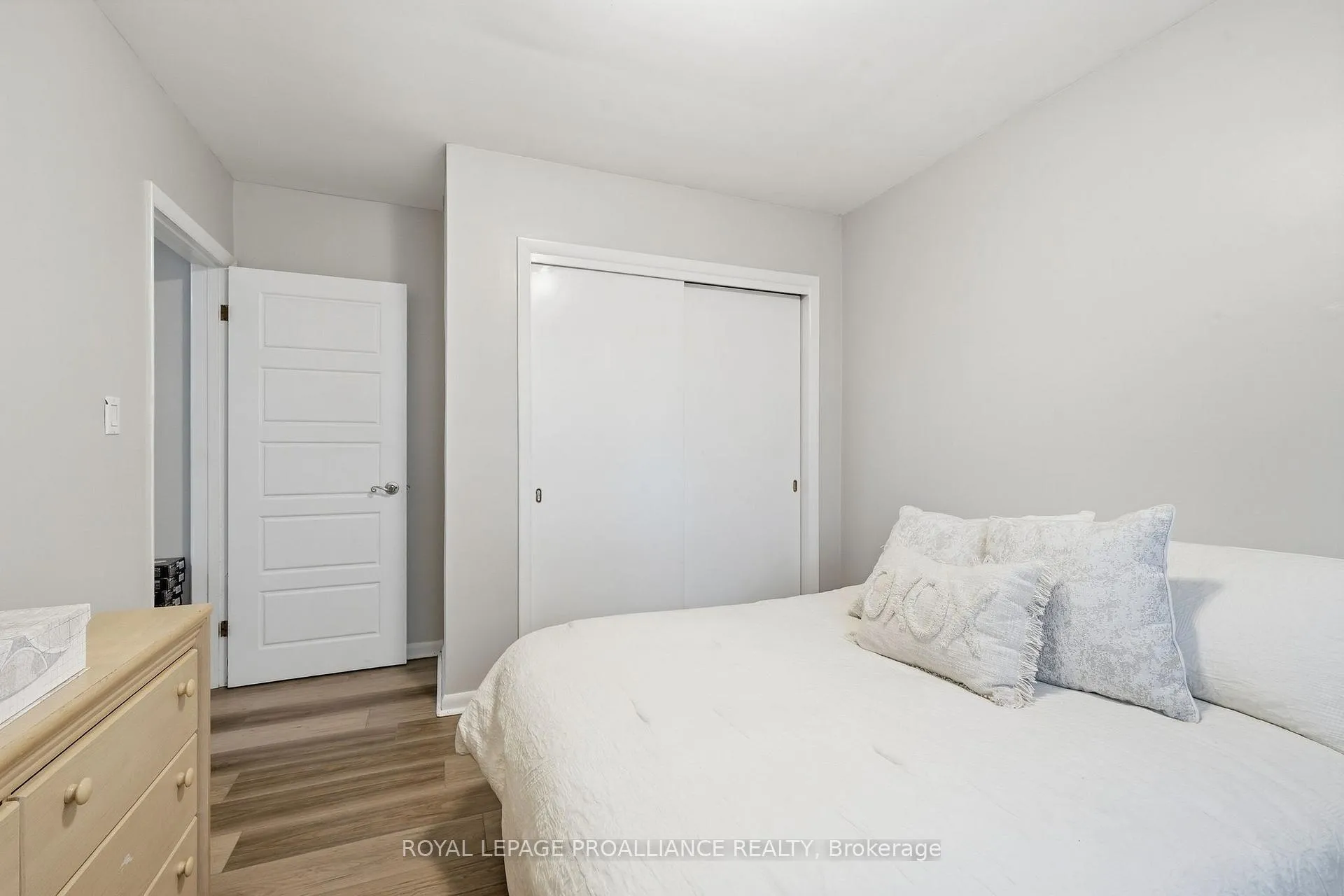 Photo 12 of 54 Craig Street, Belleville, Belleville Ward — HOMEH