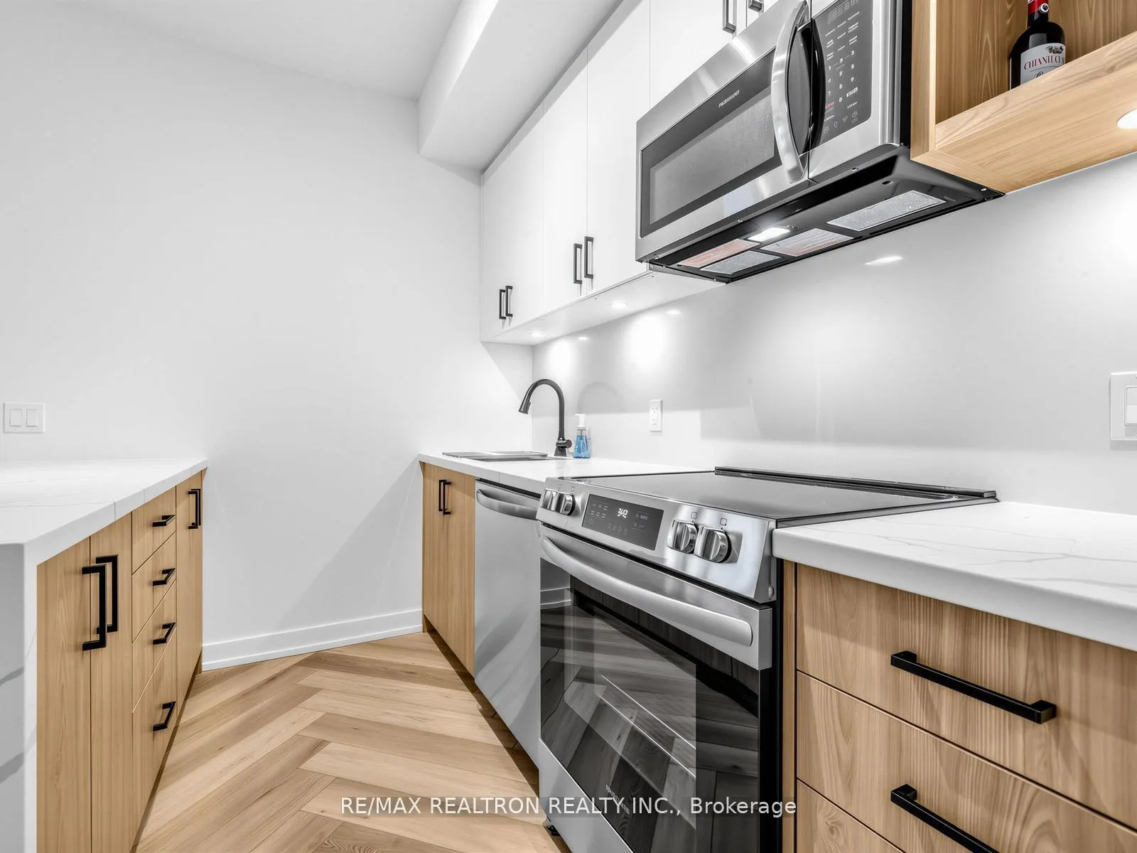 Photo 16 of Unit 145, 333 Sunseeker Avenue, Innisfil, Rural Innisfil — HOMEH