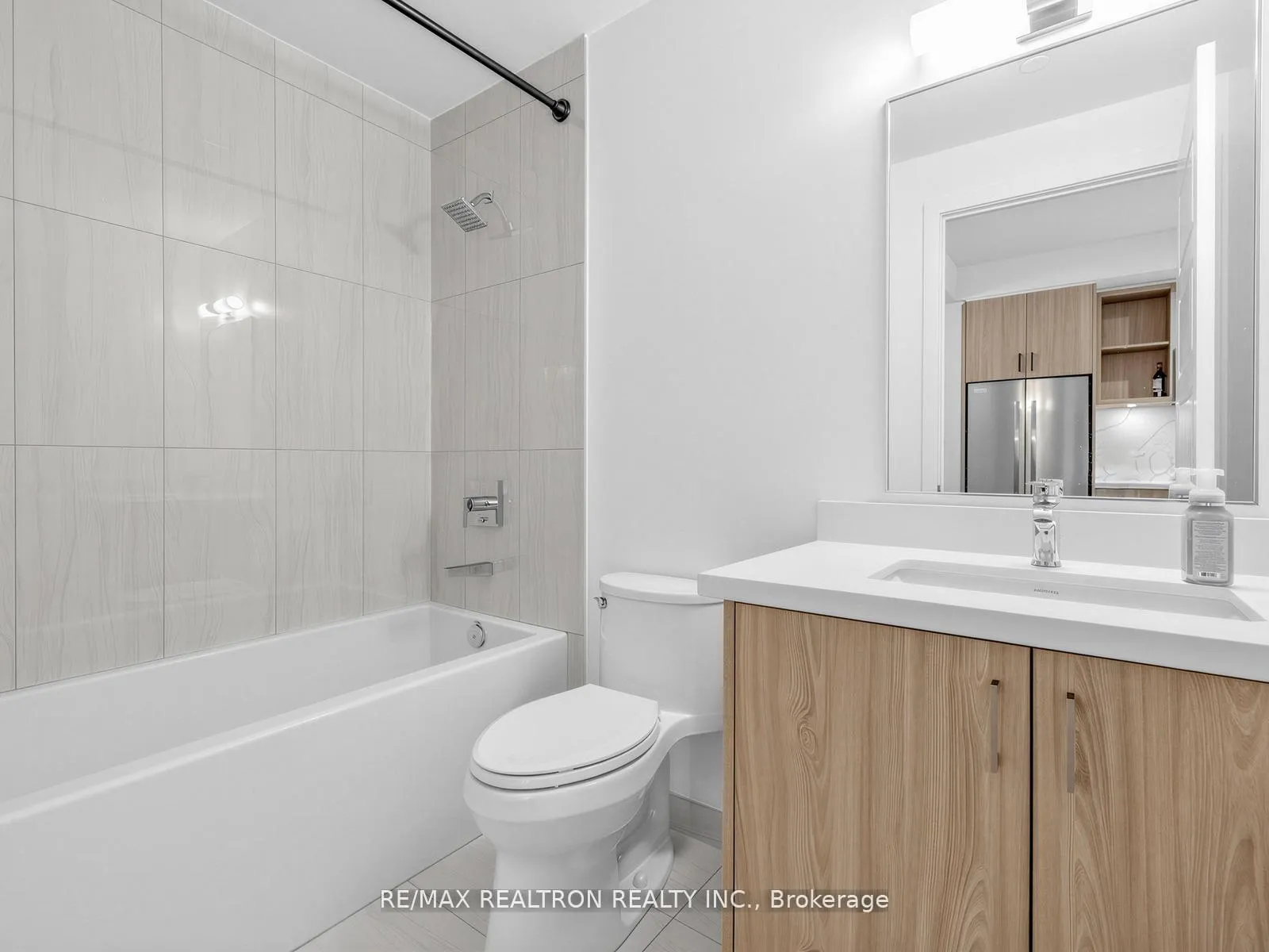Photo 17 of Unit 145, 333 Sunseeker Avenue, Innisfil, Rural Innisfil — HOMEH