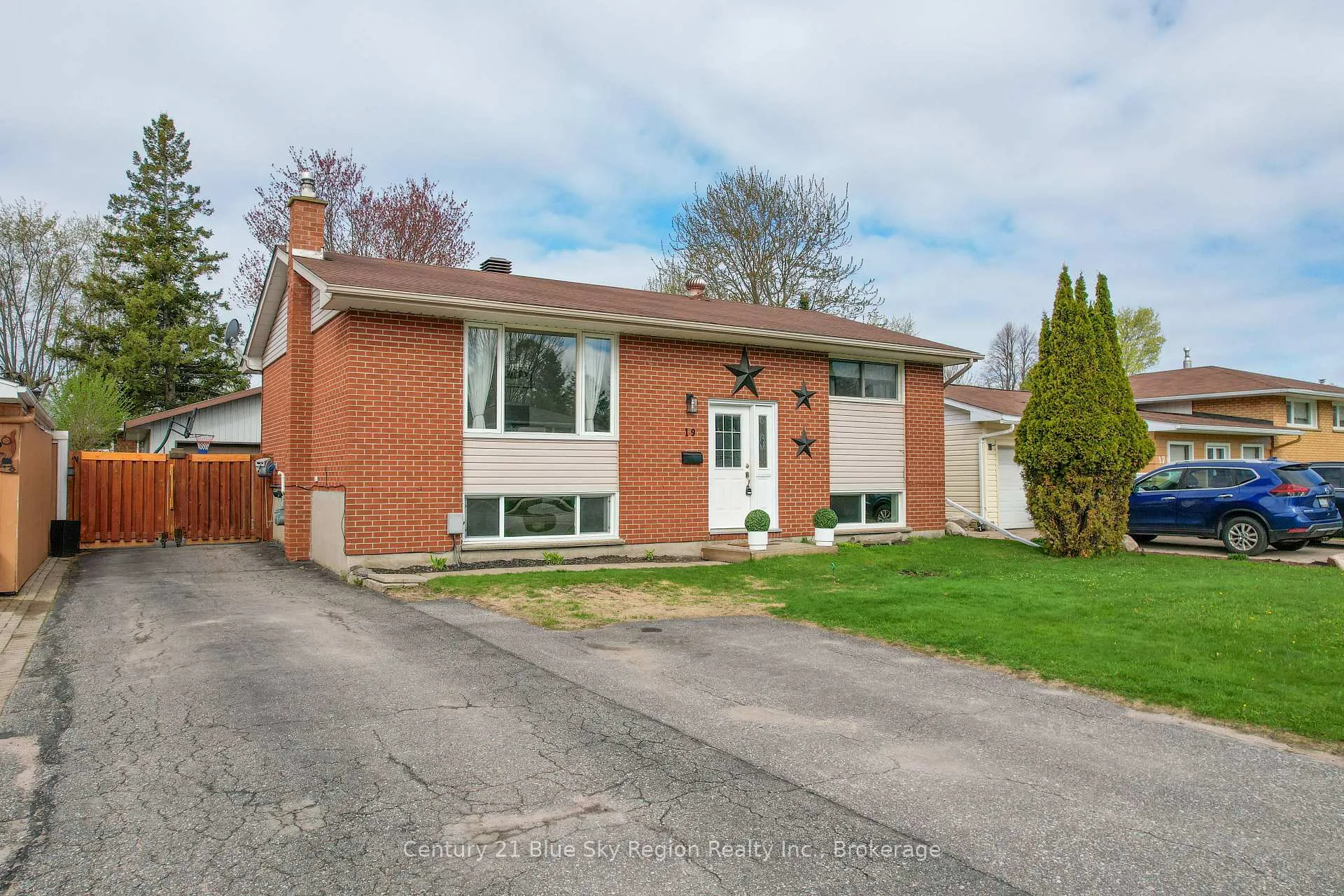 Photo 1 of 19 Marshall Park Drive, North Bay, Ferris — HOMEH