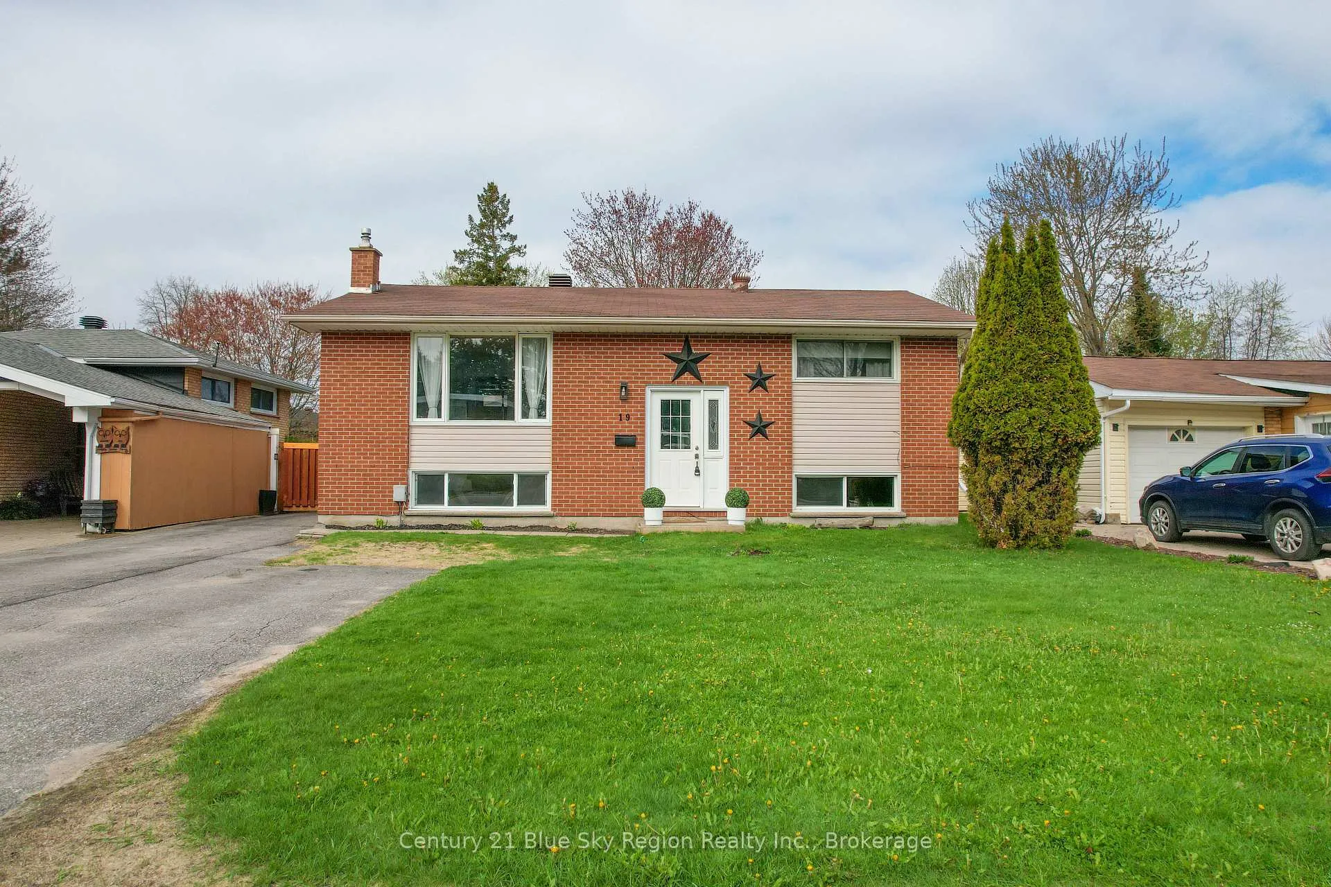 Photo 4 of 19 Marshall Park Drive, North Bay, Ferris — HOMEH