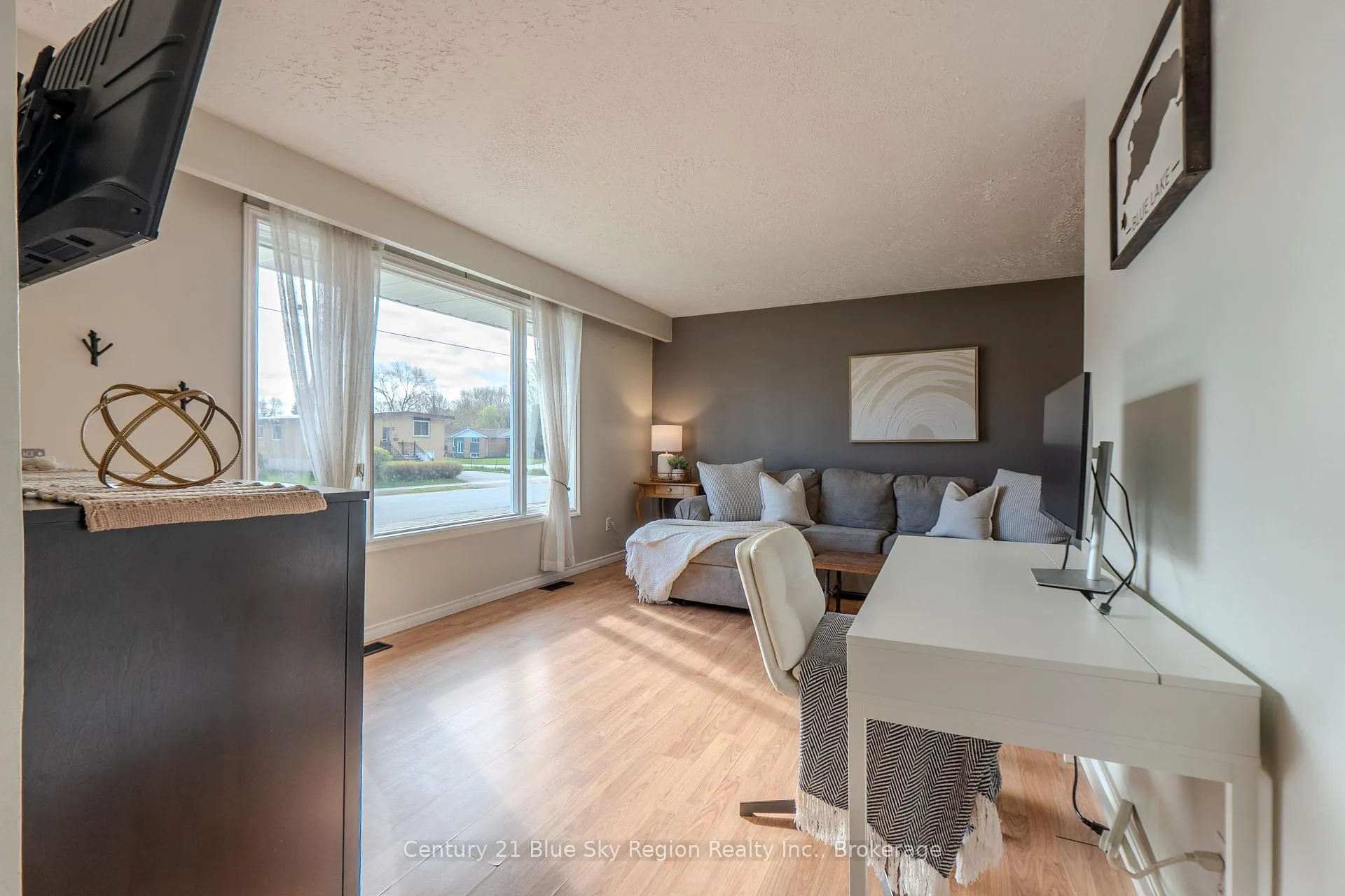 Photo 5 of 19 Marshall Park Drive, North Bay, Ferris — HOMEH
