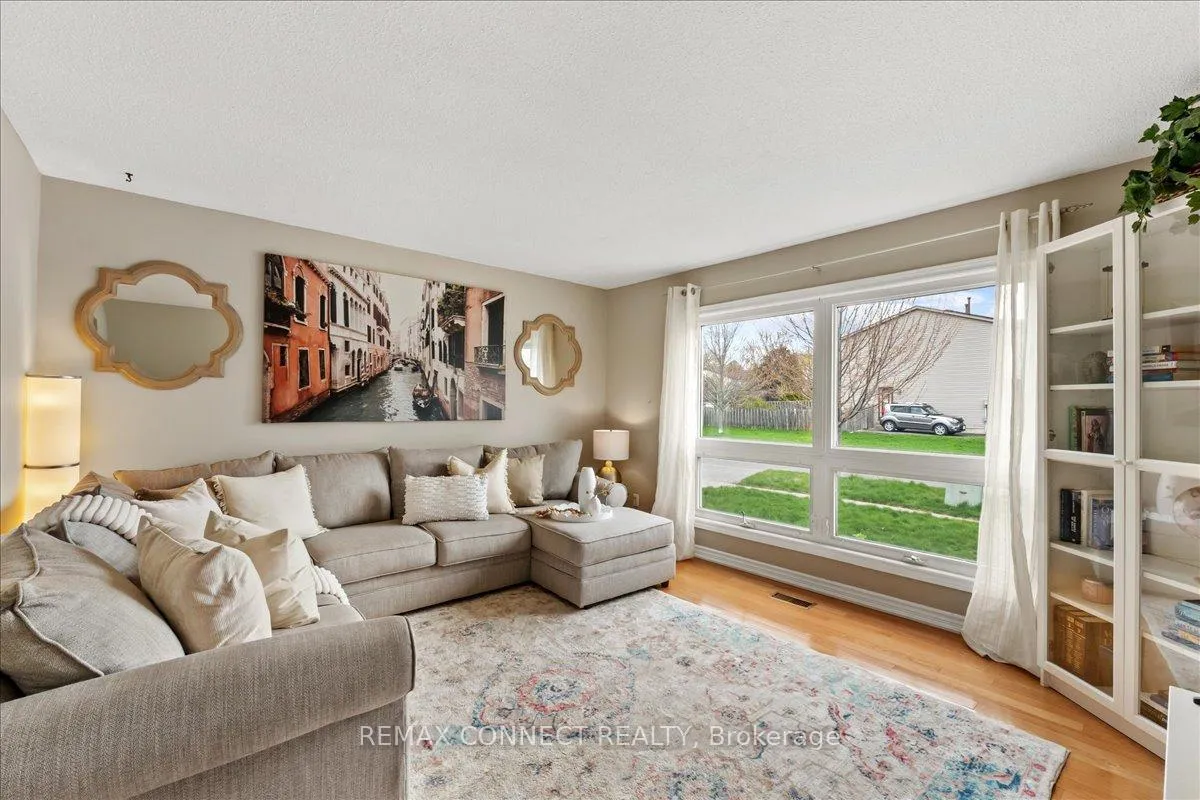 Photo 2 of 112 Londonderry Street, Oshawa, Vanier — HOMEH