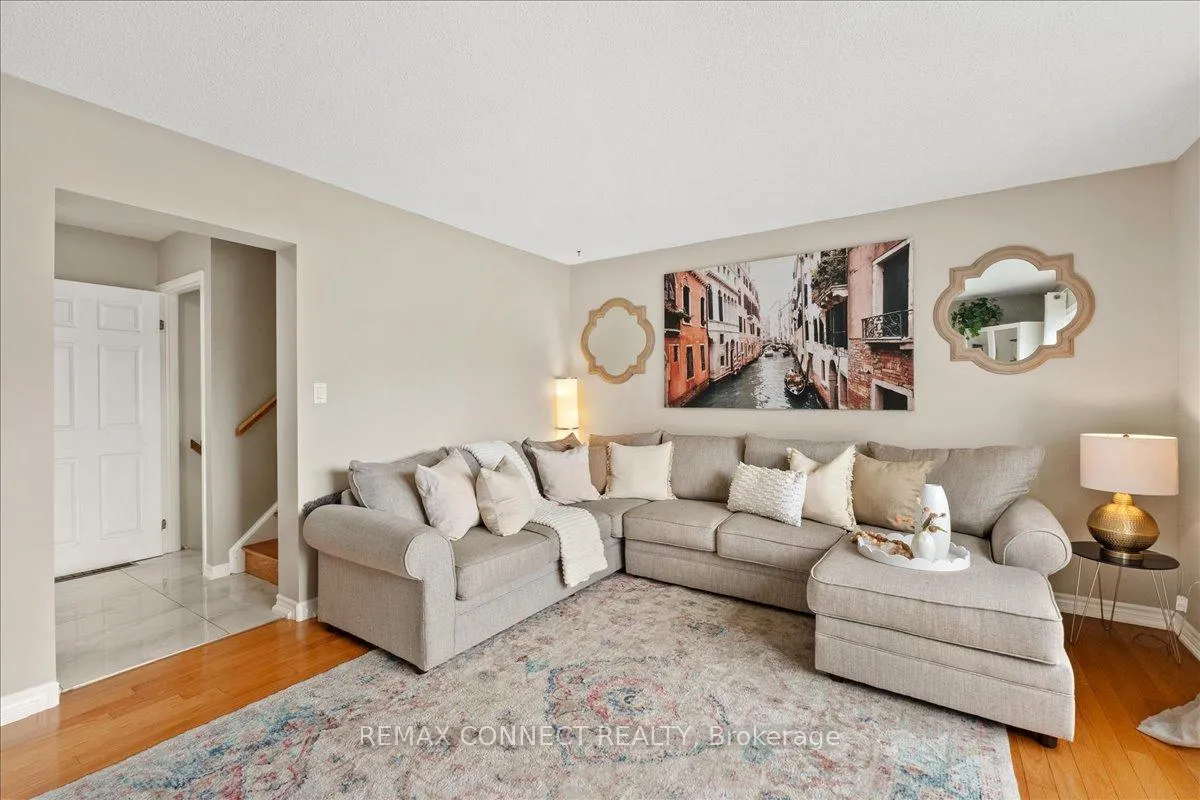 Photo 3 of 112 Londonderry Street, Oshawa, Vanier — HOMEH