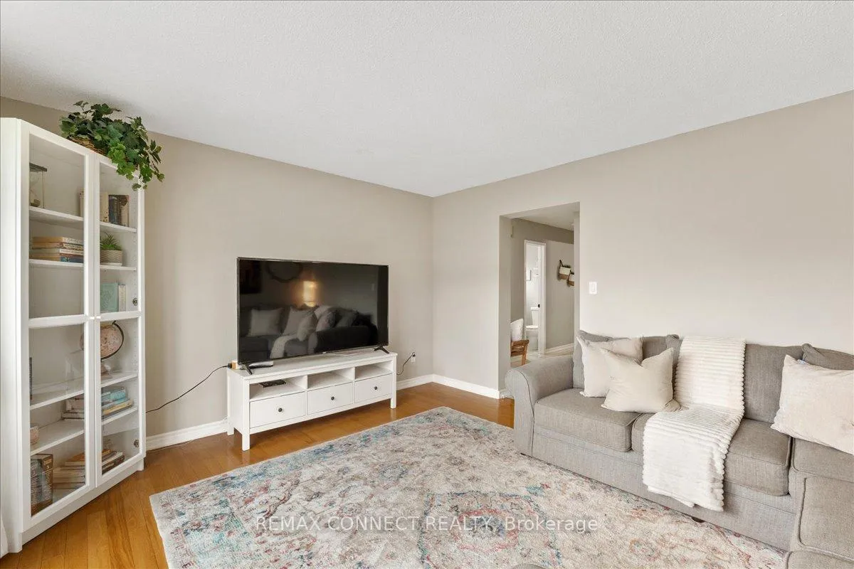 Photo 4 of 112 Londonderry Street, Oshawa, Vanier — HOMEH