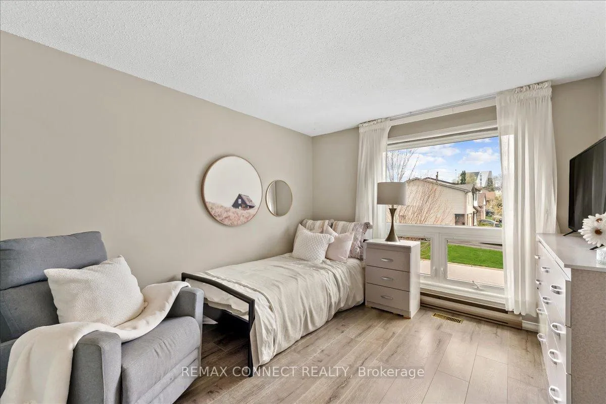 Photo 18 of 112 Londonderry Street, Oshawa, Vanier — HOMEH