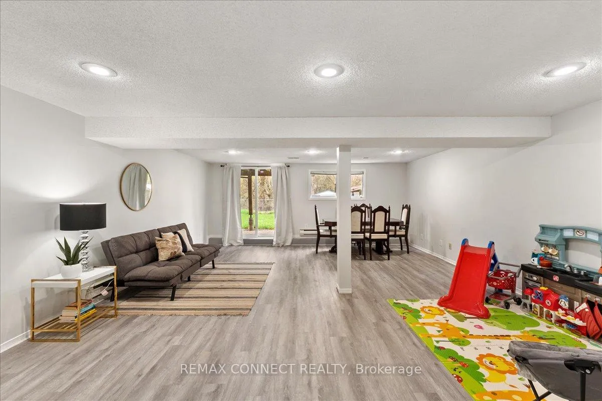 Photo 23 of 112 Londonderry Street, Oshawa, Vanier — HOMEH